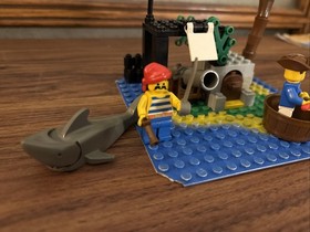 Vintage LEGO Pirates: Shipwreck Island (6260) 98% Complete No Instructions