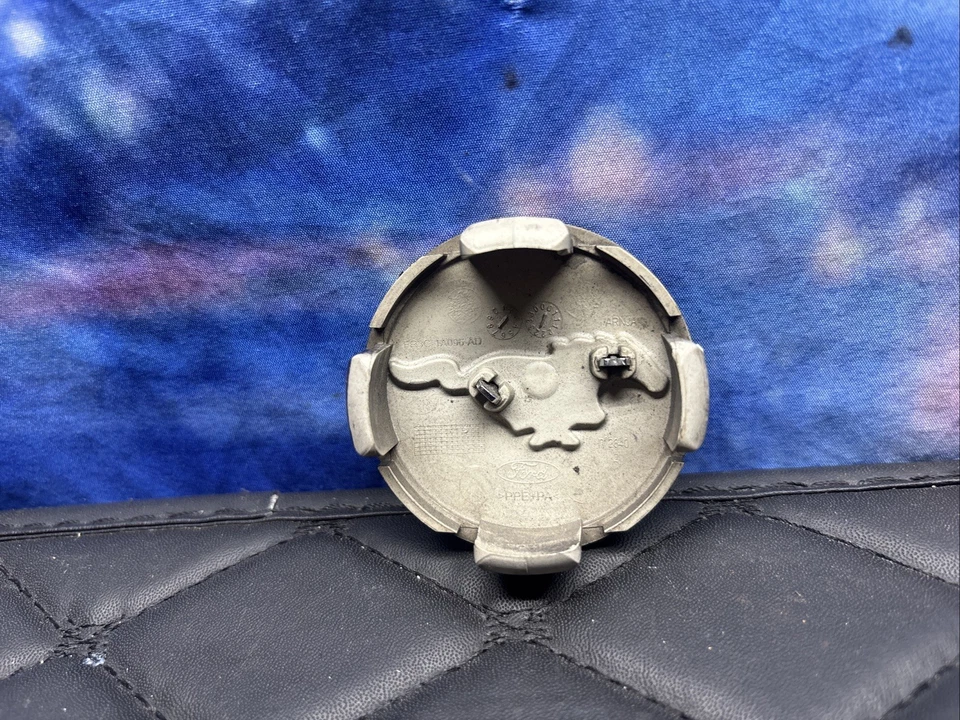 FORD MUSTANG BLACK AND CHOMRE OEM CENTER CAP 15 16 17 18 2019 2020 FR3C 1S096 AD - Image 4 of 4