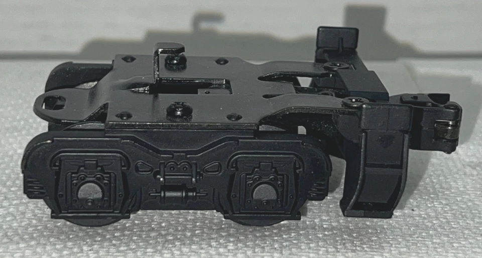 MTH/RAILKING O-GAUGE 4-WHEEL PILOT TRUCK WITH COUPLER/HIDDEN UNCOUPLING TAB - Image 2 of 4