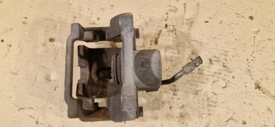 Задний левый суппорт бокового тормоза водителя для Chrysler 300C V6 2011-2014 годов выпуска - Изображение 2 из 3