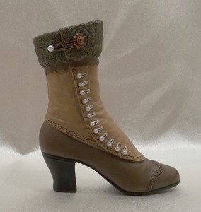 JUST THE RIGHT SHOE NEW HIGH BUTTONED BOOT 25034 MINIATURE COLLECTABLES
