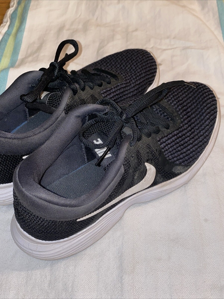 revolution 4 nike trainers