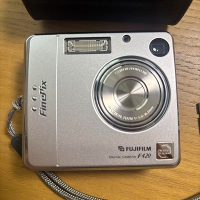 Rare]FUJIFILM FinePix F420 Silver Digital Camera 3.1MP 3x Zoom