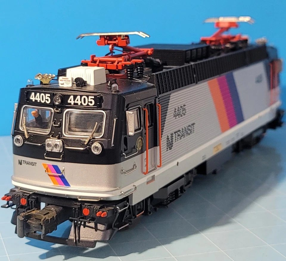 Atlas No. 6205-2 ALP-44 NJ Transit #4405 Electric Locomotive [3-Rail] Locomatic - Image 4 of 4