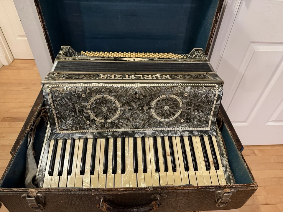💙Raro ACORDEÓN WURLITZER VINTAGE 120 base 24 llaves madreperla con estuche Foto 2 de 4