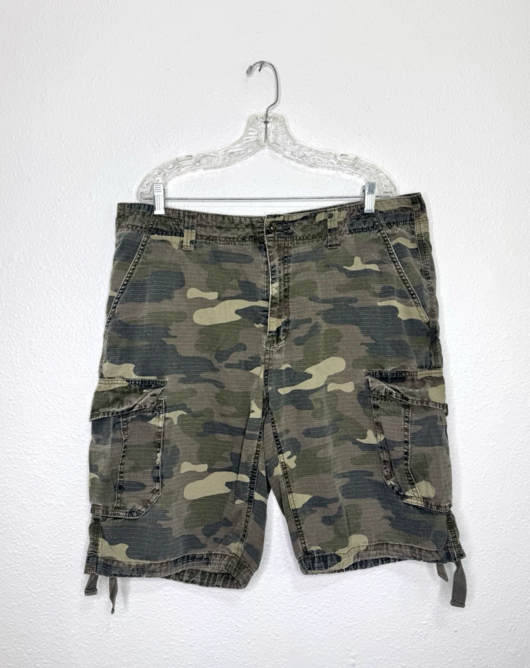 VTG Y2K Freeworld Camo Cargo Shorts Men's 38 Grunge Military Baggy Ripstop Skate
Opens in a new wind
