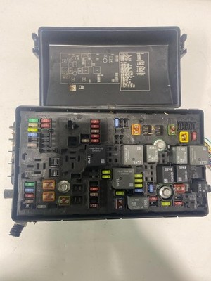 2012-2013 Cadillac SRX Engine Fuse Box OEM