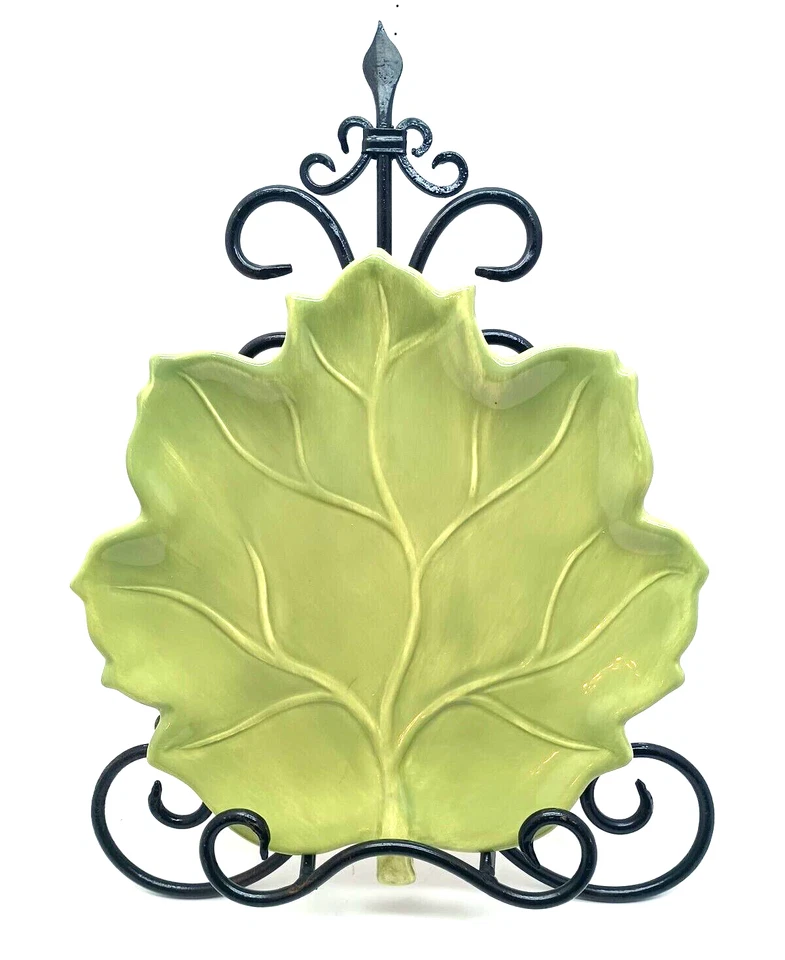 Set of 7 Hand Painted Avellino Celery Green Leaf Shaped Plates. - Image 3 of 4