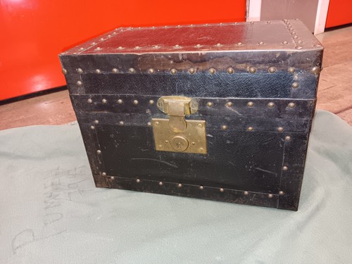 EAGLE LOCK Co. TERRYVILLE CONN SMALL WOODEN CHEST BOX 12"