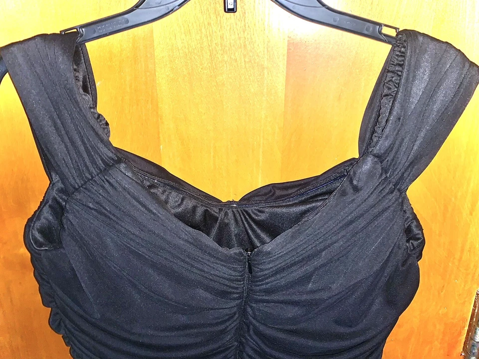 David’s Bridal Hasta la Rodilla Elástico!  Vestido negro formal/de graduación, vestido de fiesta Foto 3 de 4