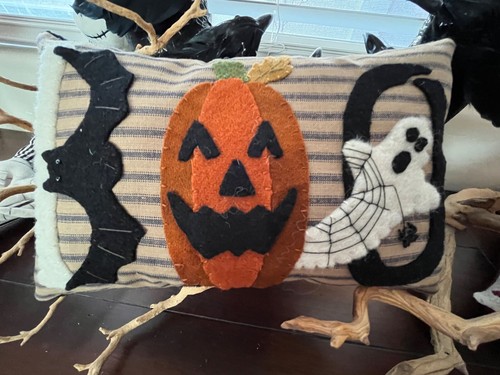 Buttermilk Basin BATTY BOO Halloween Wool Appliqué Completed Pillow - Picture 6 of 7