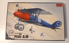 RODEN 1:32 WWI PFALZ D.III AIRCRAFT MODEL KIT No. 613