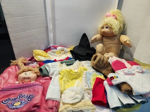 Cabbage Patch Kids 1978-1982  (Blonde Hair, Blue Eyed Girl) w/Backpack & Clothes