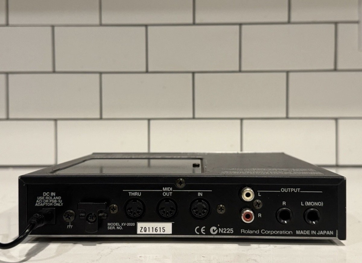 Roland XV-2020 本体 Roland - XV-2020 | 64-Voice Expandable Synthesizer Module