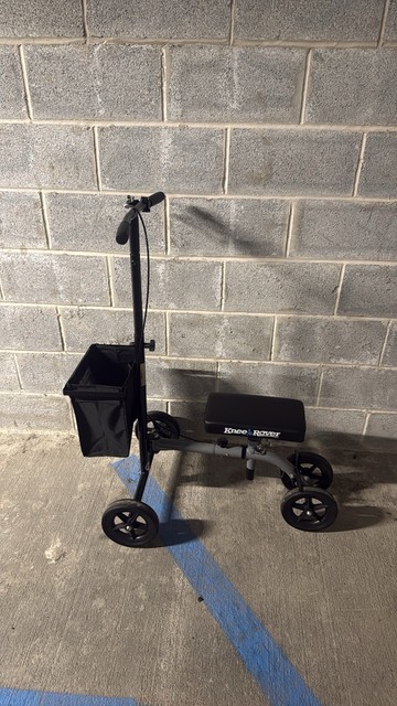 KneeRover Steerable Knee Scooter
