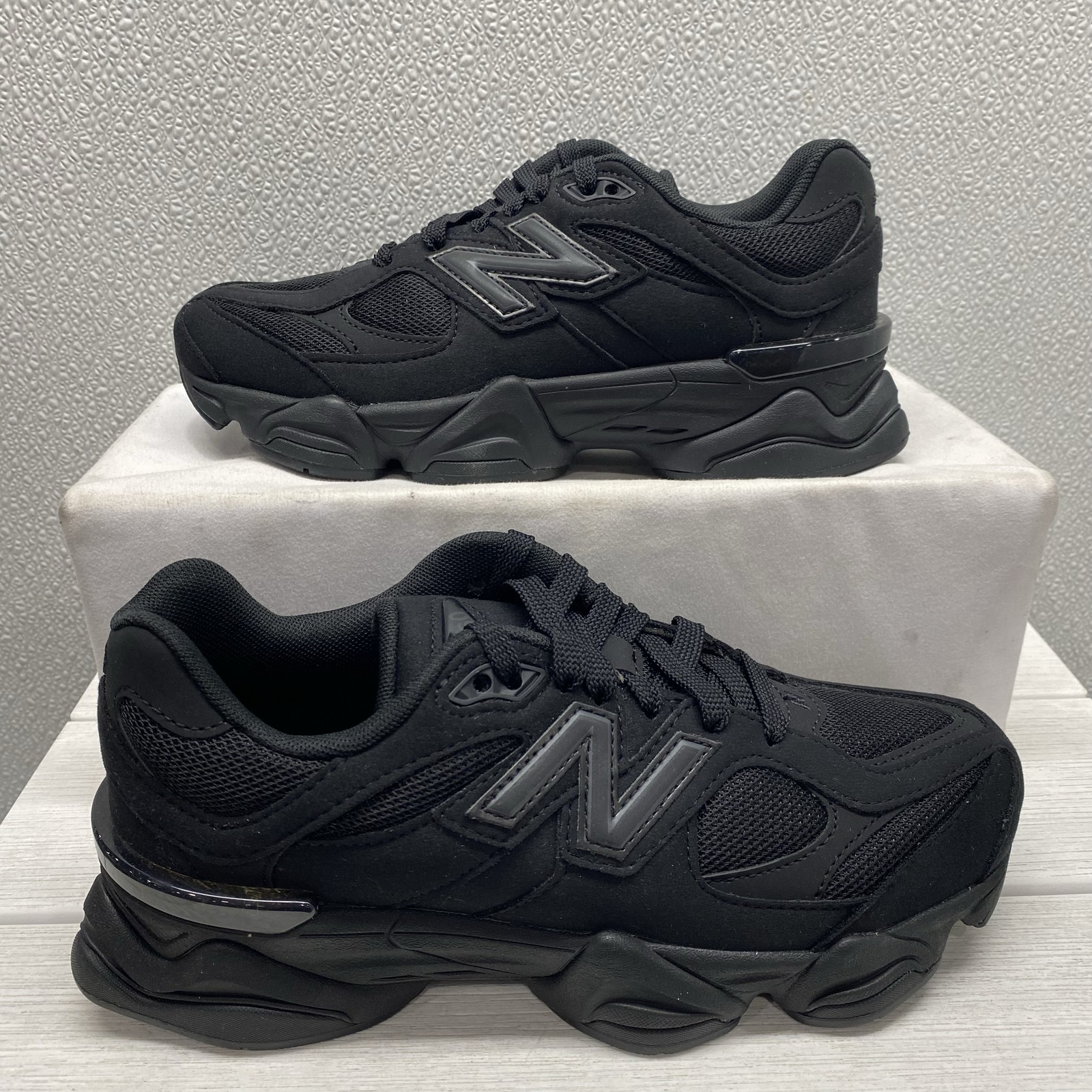 New Balance Grade School Kid Size 6 9060 Athletic Running Sneakers Black Phantom