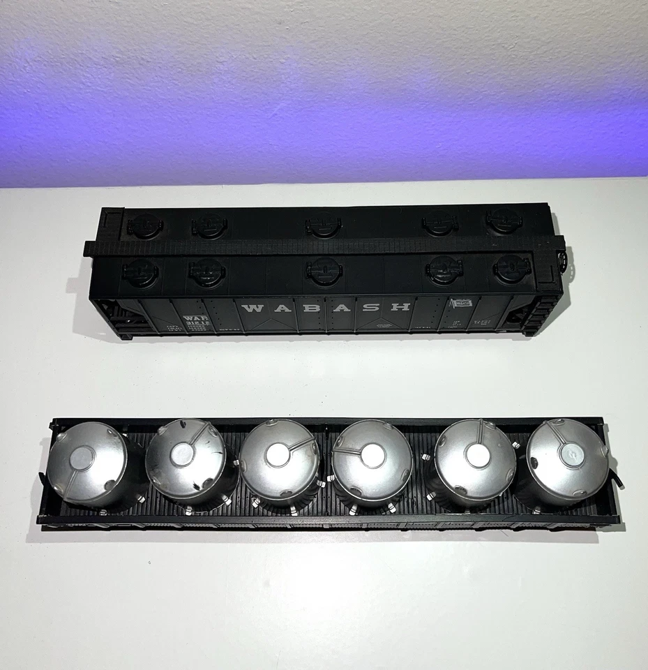 HO scale 2 Car Set in Wabash Livery— Con Cor Mill Gondola with load & AHM Hopper - Image 2 of 4