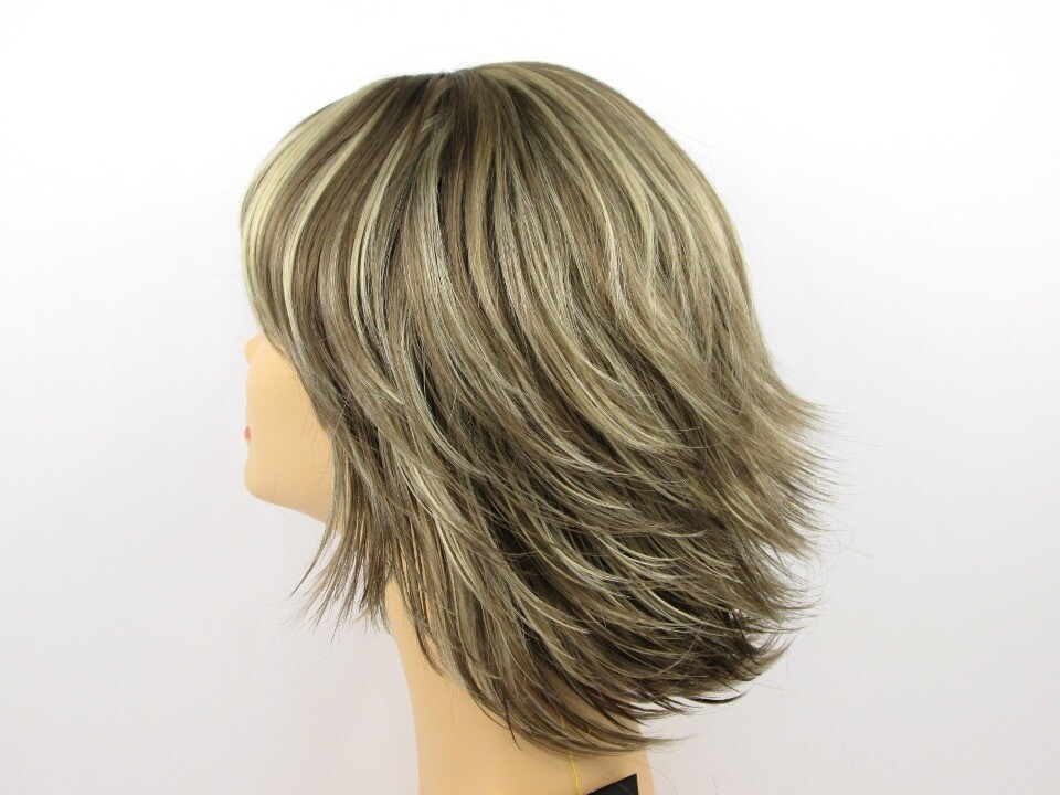 WOMENS LADY SHORT STRAIGHT HAIR FLIPPY STYLE WIG W/ BANGS BREEZY FLIP ...