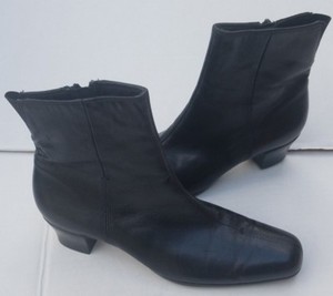 munro ankle booties
