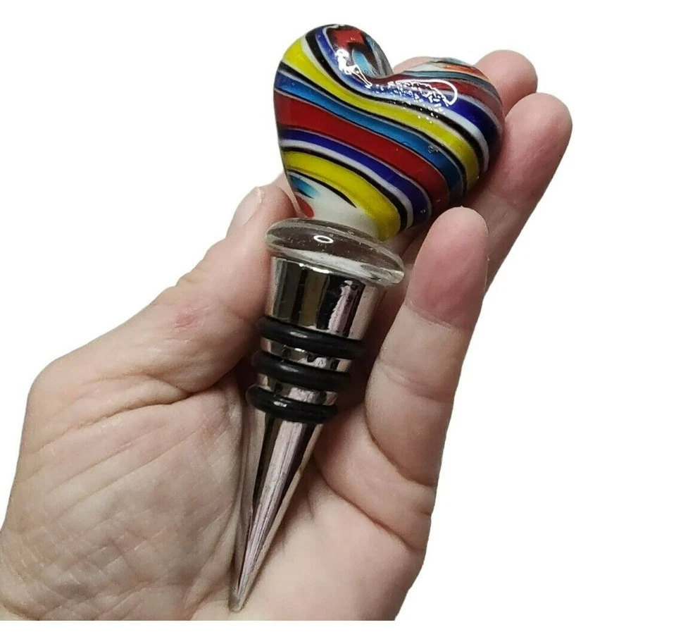 Стеклянная Винная Пробка в Сердце с Коробкой Twos Company Радужные Разноцветные Вереницы - Изображение 2 из 4