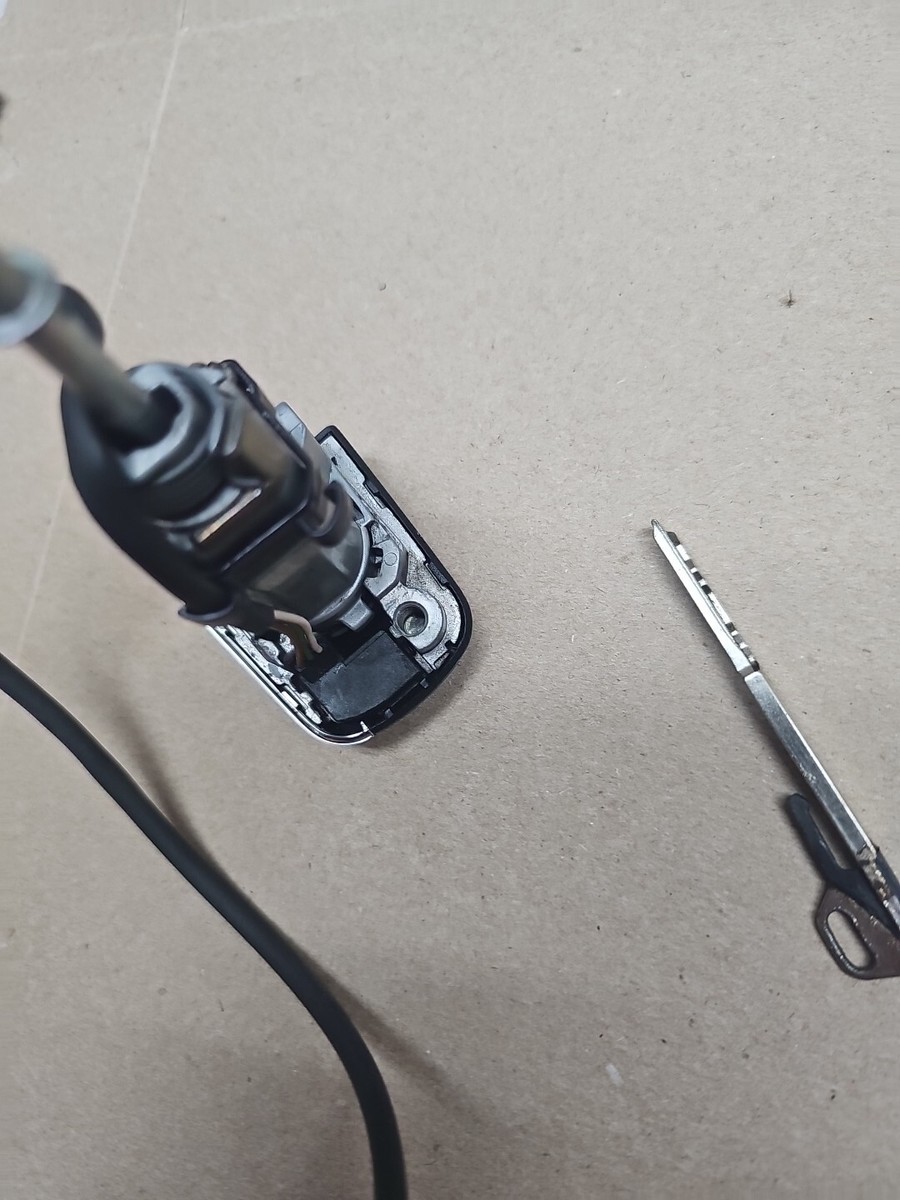 Mercedes Original Left Door Lock w Key W202 W208 W210 A2027601977  