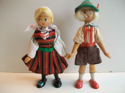 Pair of boy & girl wood peg dolls from Poland, traditional dress