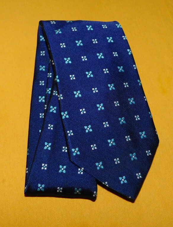 BROOKS BROTHERS MADE IN U.S.A. BLUE/WHITE/LIGHT BLUE FLORAL