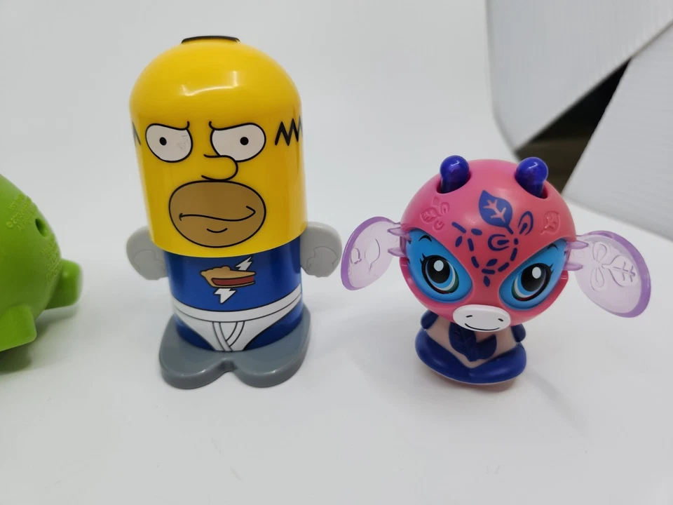 Lote de 4 juguetes de comida para niños 2 McD 2 BK Zoobles La vaca Om Nom Simpsons mate Foto 3 de 4