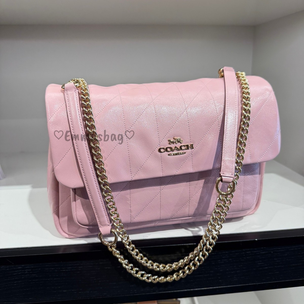 【みいこ】COACH 新作ヌードピンクが可愛いチェーンクロスボディバッグ NWT Coach Gold Powder Pink Teri Shoulder Bag Signature with Charms