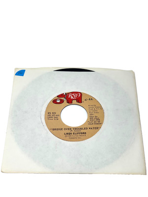 Linda Clifford - ''Bridge over troubled water'' & ''Hold me close'' 45 RPM (#745)