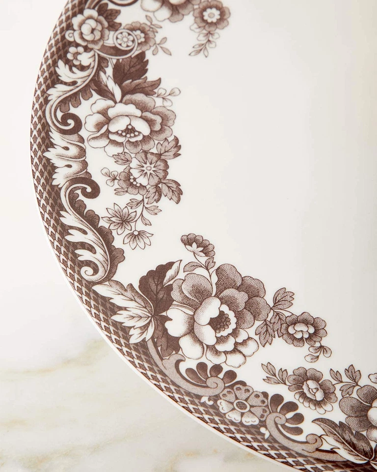 Plato de pastel con patas de 10,5 pulgadas Spode Delamere Collection, porcelana - marrón Foto 3 de 4