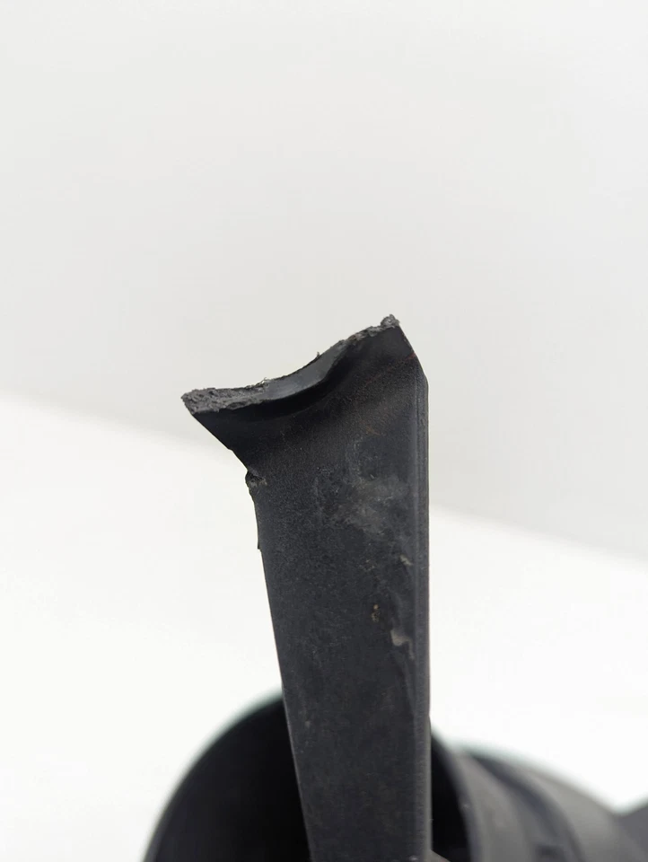 1996 lexus ls400 air box damaged DONT LIST - Image 4 of 4