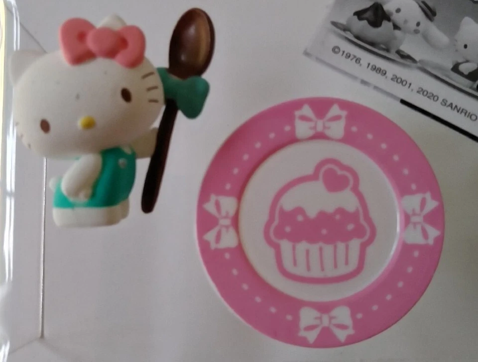 Minifigura Gacha Characters Love Mint Chocolate HELLO KITTY 🌱🍫 NUEVA Foto 2 de 4