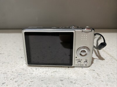 Panasonic Lumix DMC-FX01 Digital Camera + Genuine Battery 6.0MP