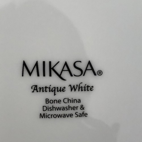 4 Mikasa Antique White Bone China 8.5 " Salad Plates Embossed Edge Scalloped - Picture 5 of 6