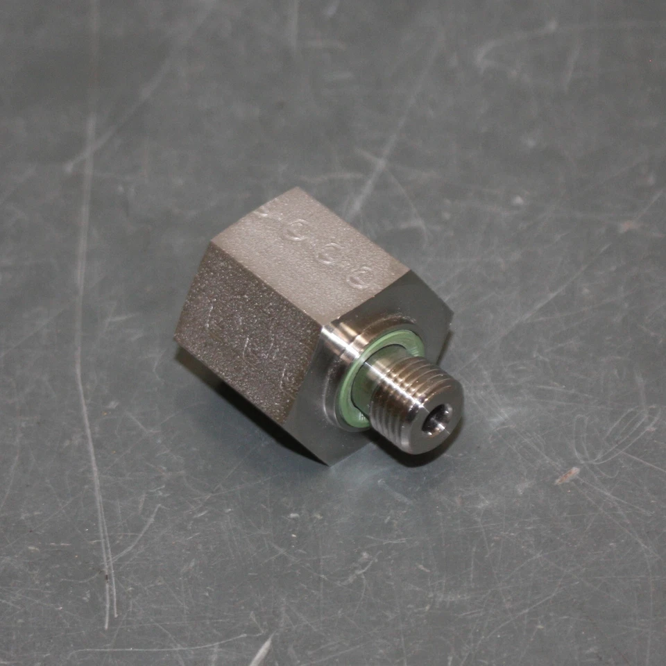 Encaixe redutor Parker RI1/4EDX1/271, 1/4" x 1/2" tubo BSPP, porta Ermeto DIN - Imagem 2 de 4