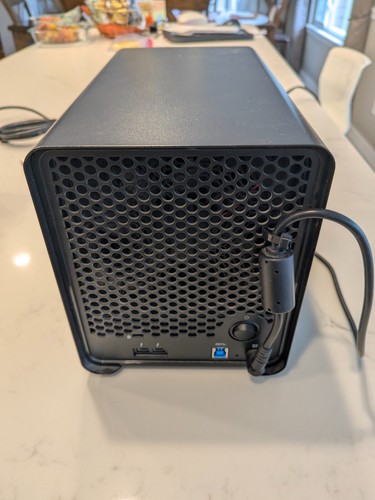 Drobo 5D DRDR5-A 256GB Cache 4-3TB HGST Drives Excellent Condition - Afbeelding 2 van 5