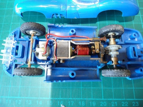 Scalextric 1:32 C57 1960s Triang Blue Aston Martin Slot Car In Original Box - Picture 3 of 23