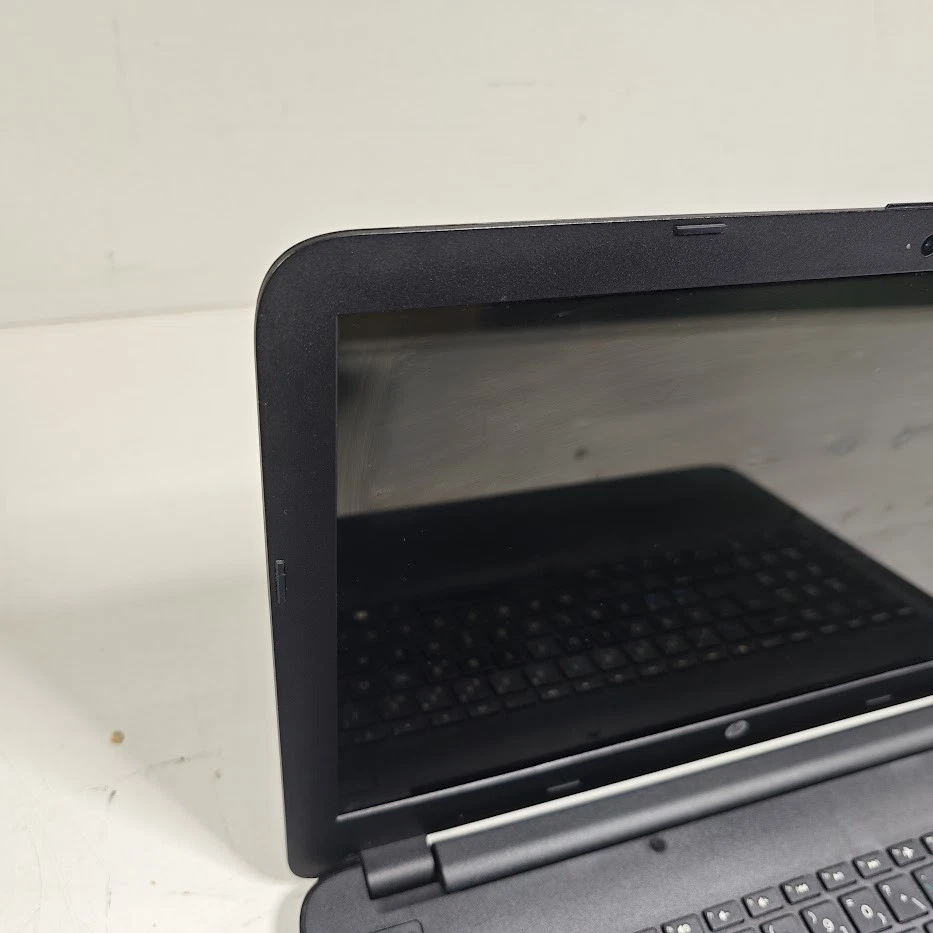 HP 15-ba001no Laptop - AMD A6-7th Gen, 4GB RAM, Ristrutturato, Nessun Windows - Immagine 3 di 4