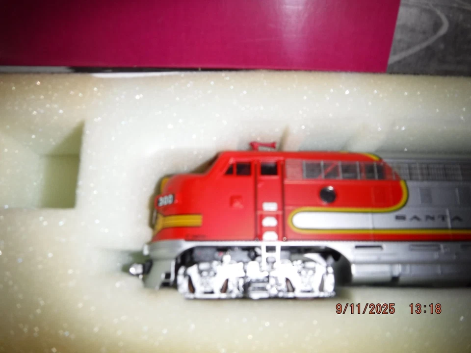 MRC PLATINUM HO EMD F7A SANTA FE EMD LOCOMOTIVE #300 - NOS - NEW w/BOX! - Image 3 of 4