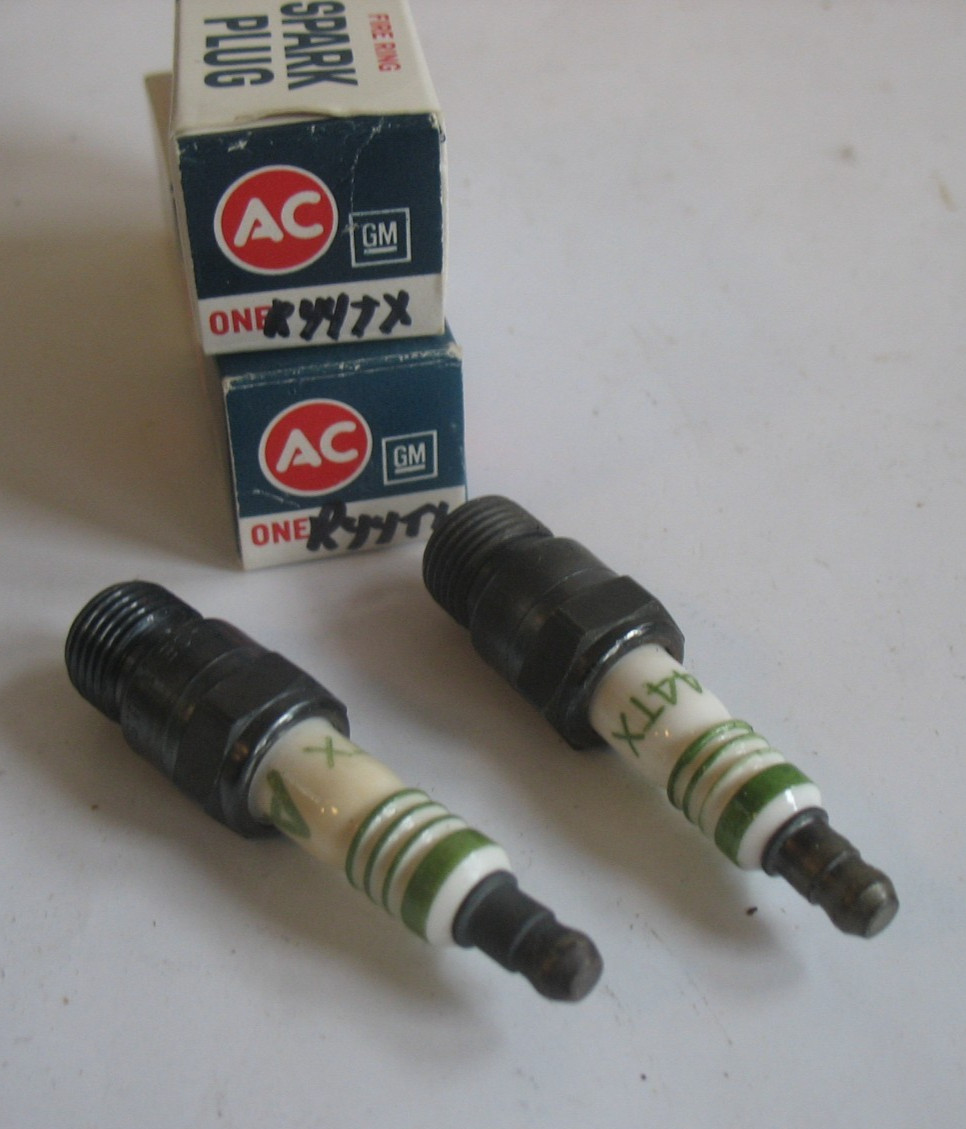 New Lot of 2 GM ACDelco R44TX Spark Plugs