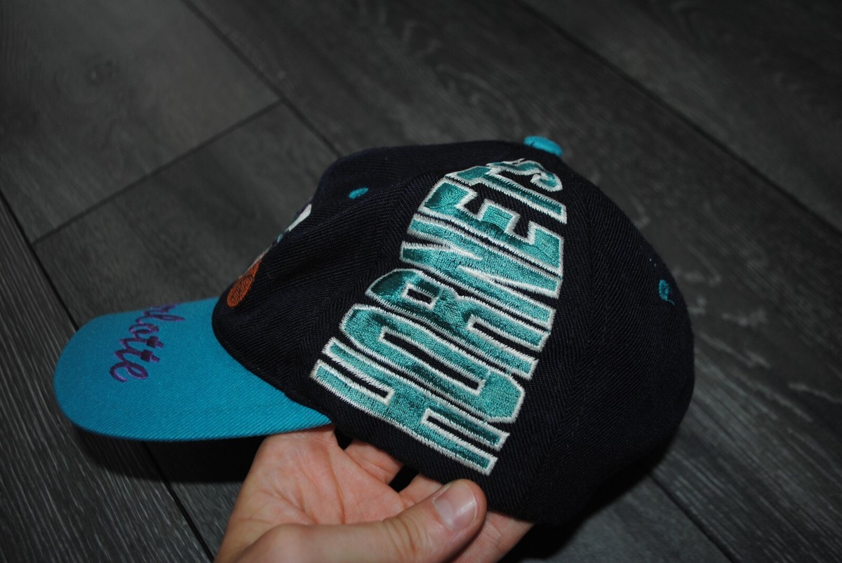 VINTAGE 1990'S NBA CHARLOTTE HORNETS SNAPBACK CAP/HAT STARTER MADE