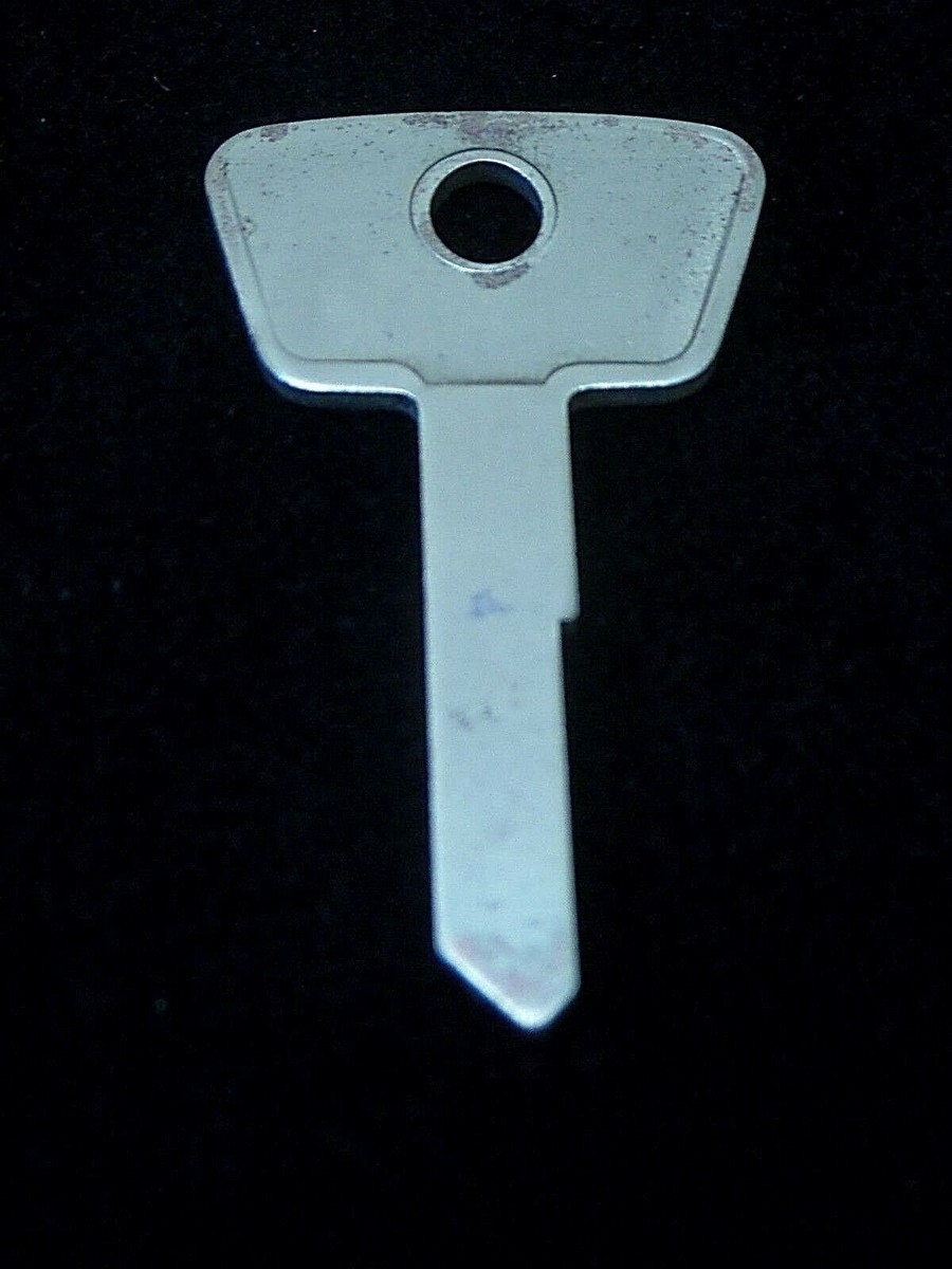HD29 HONDA N600 Z600 Door/Trunk KEY BLANK (1 of 8 poss.) Approx
