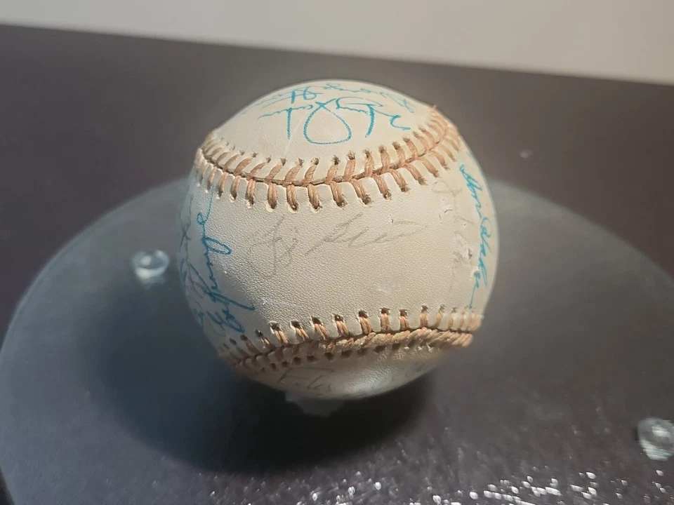 1974 NEW YORK METS 31 TEAM SIGNED BASEBALL SEAVER -BERRA & OTHERS - Image 3 of 4