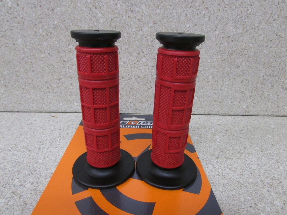 Empuñaduras MOOSE ROJO/NEGRO SUZUKI RM80 RM100 RM125 RM250 RMZ450 DRZ RM RM RMZ Foto 3 de 3