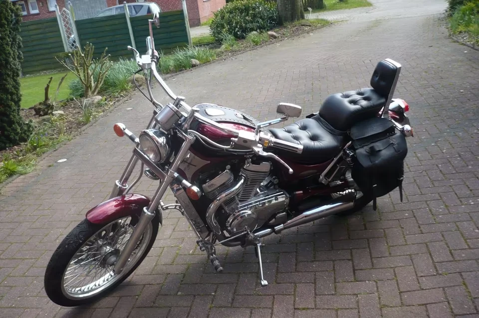 Motorrad  SUZUKI  VS 800 52B - Bild 4 von 4