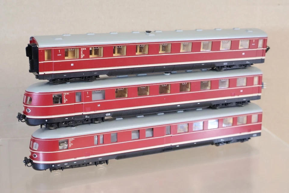 LILIPUT 126 04 MARKLIN DIGITAL AC DB MAROON CLASS VT 06 DIESEL RAILCAR SET on - Image 3 of 4