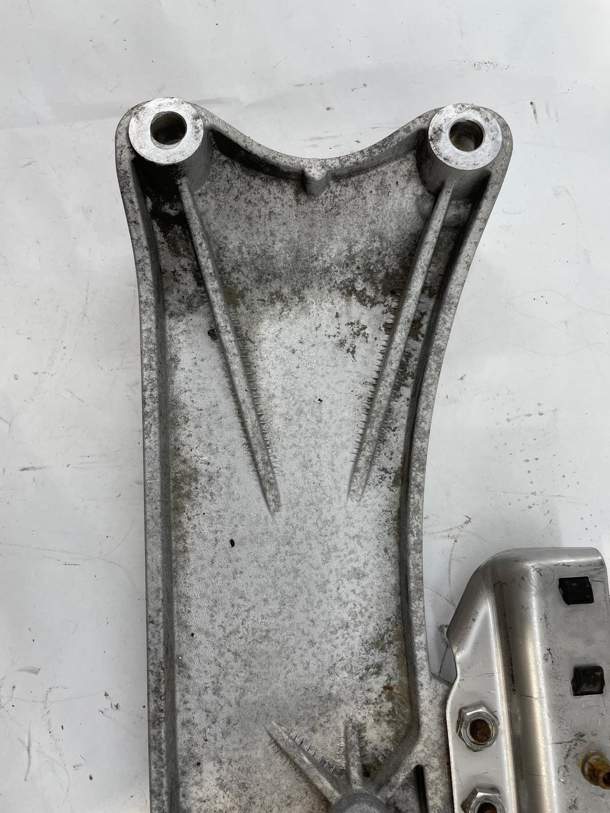 2014-2017 Maserati Quattroporte Transmission Mount Bracket OEM 06700036310