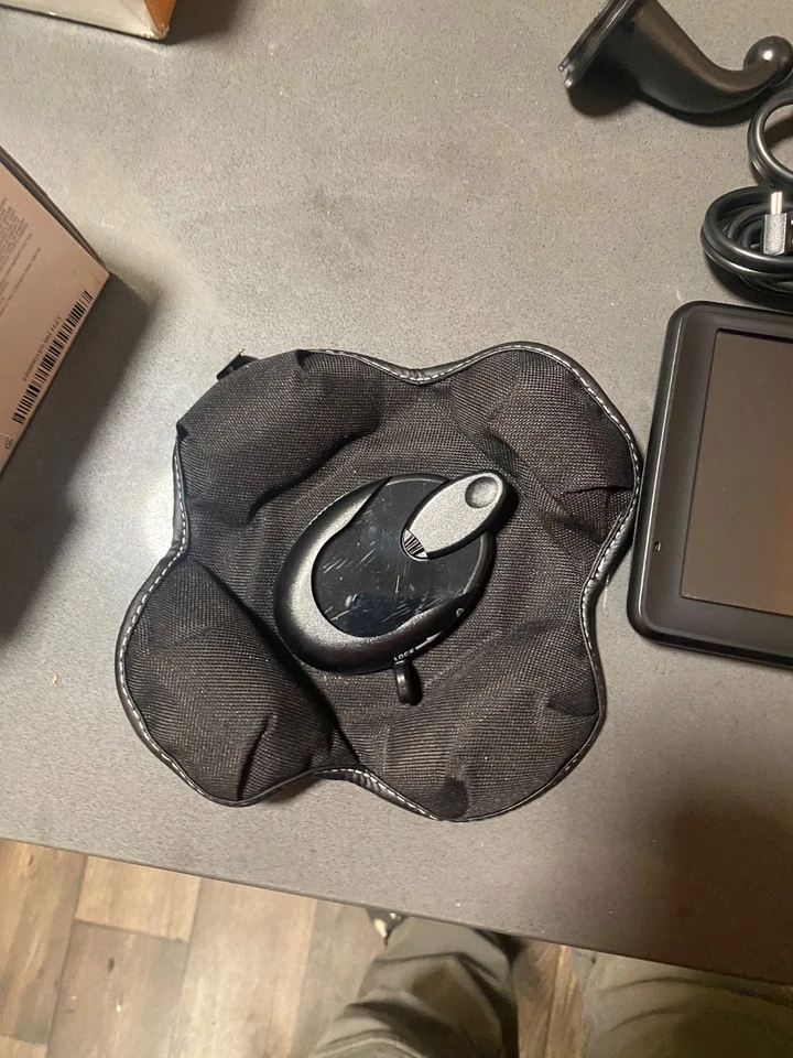 Garmin nüvi 2797LMT Automotive GPs Navigator Bundle Free Shipping - Image 3 of 4