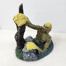 Universal Studios Creature from the Black Lagoon Swamp Diorama Polystone LE RARE
